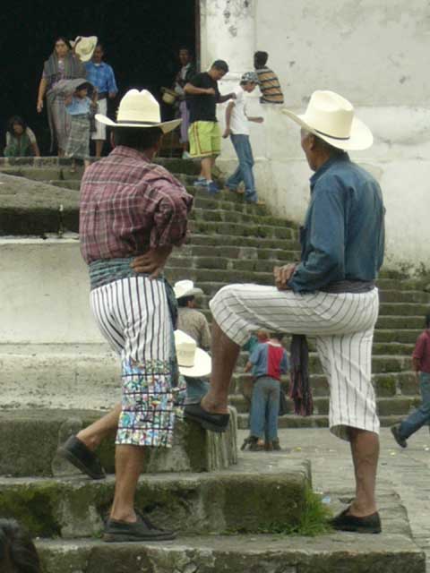 Orijinal maya kiyafetli koyluler - Atitlan Golu